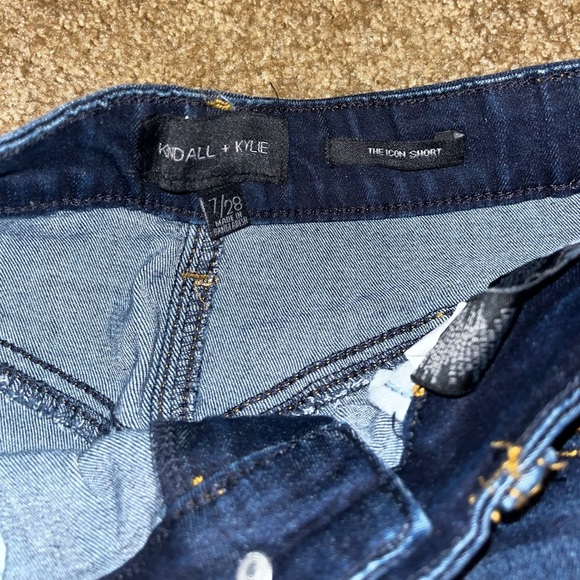 Kendall and Kylie Icon Short size 7 - Picture 2 of 5